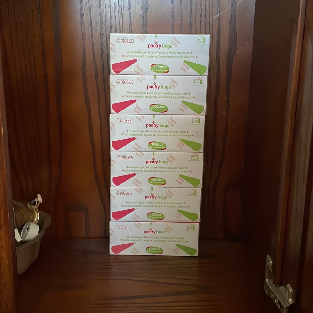Six boxes of 100 pc pastry bags